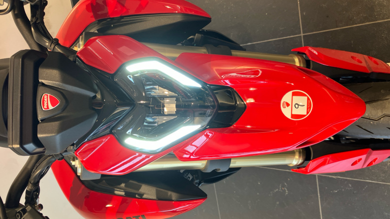 Hypermotard V2 (26MY)
